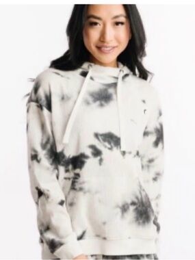 Zyia Active Black & White Tie-Dye Hoodie with Black Leggings